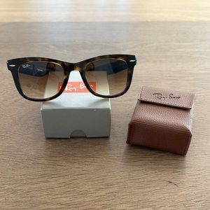Ray-Ban Folding Wayfarer Sunglasses